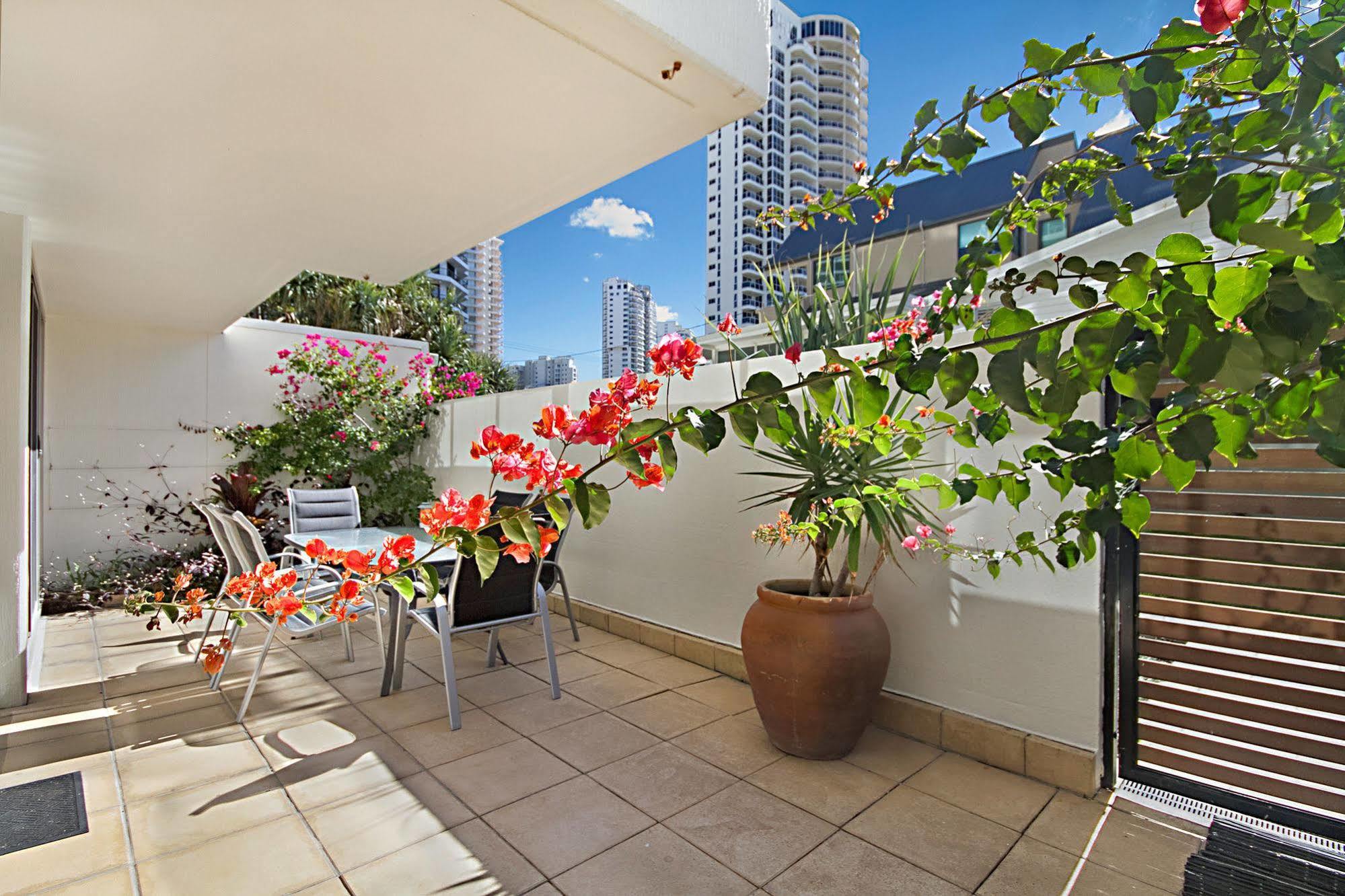 Hibiscus On The Beach Gold Coast Exterior photo
